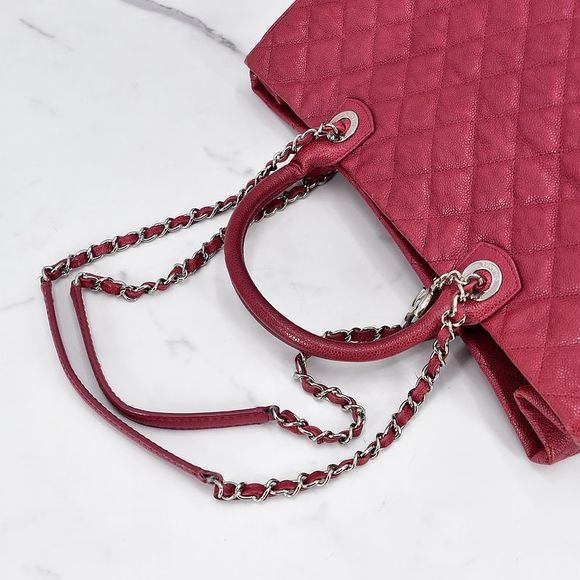 Pre Loved Chanel Matelasse Shopping Bag red Womens shoulder